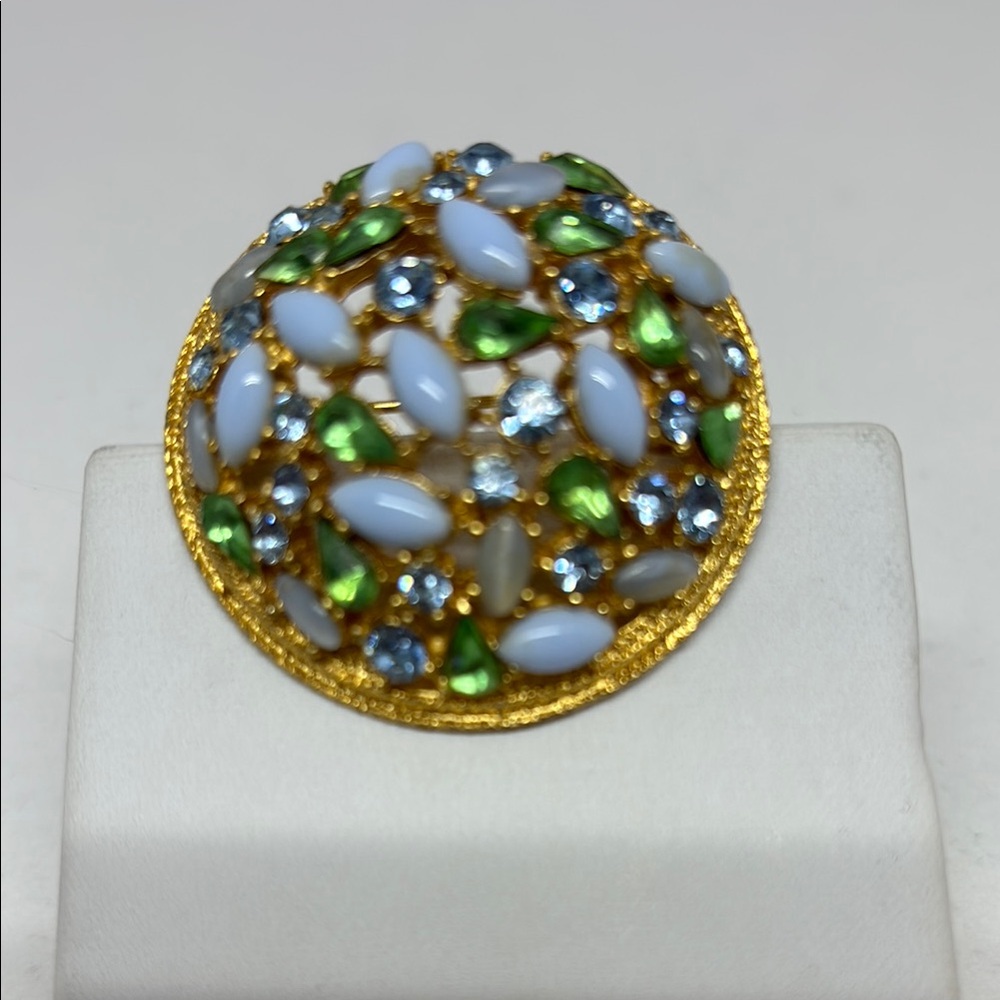 Beautiful signed ART domed brooch